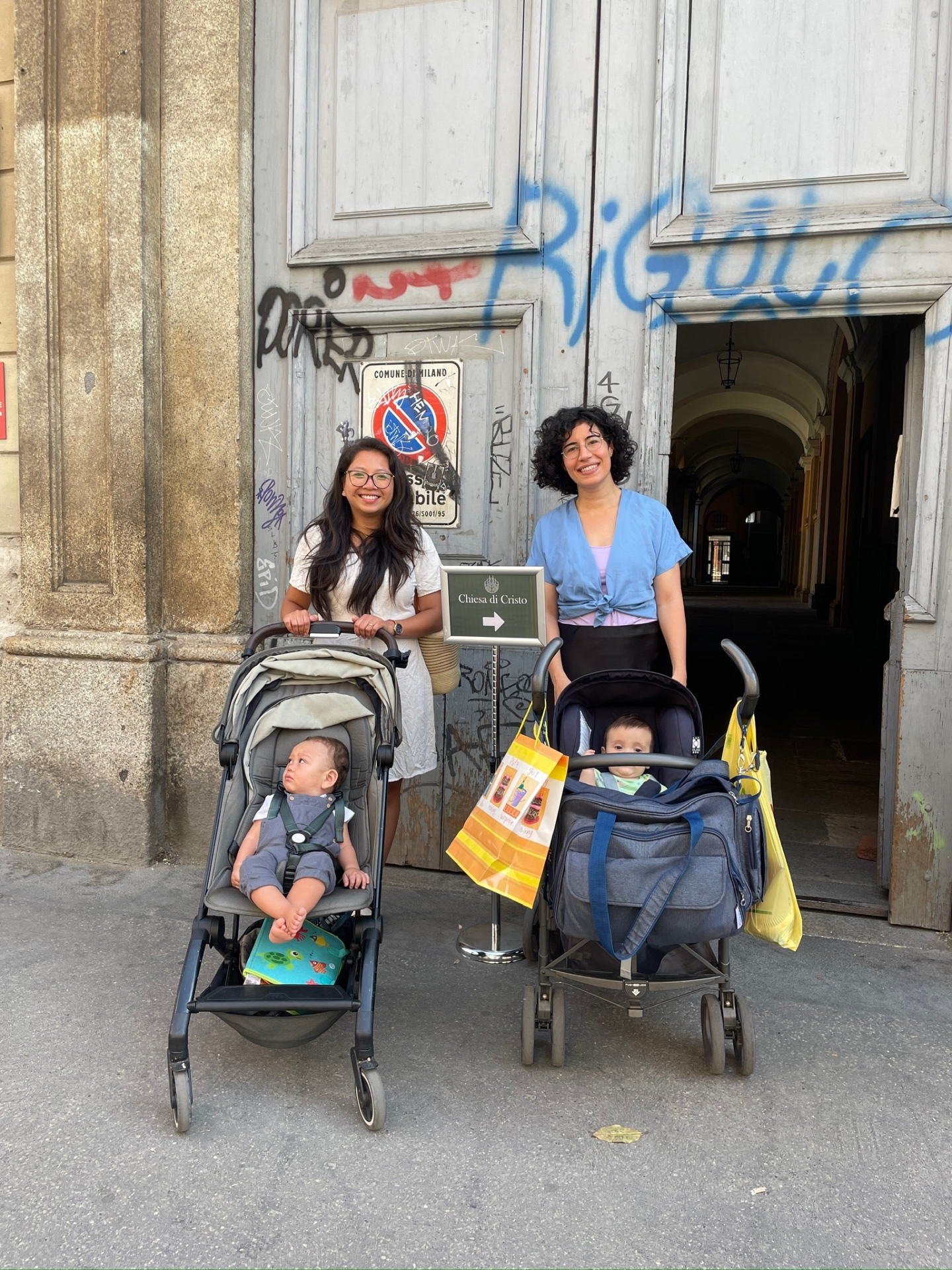Mamme alla chiesa di Milano
